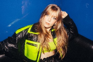 Becky Hill. [Organizatorių nuotr.]